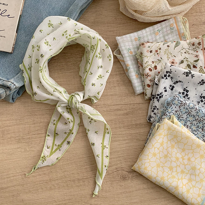 Ascot Neck Scarf - Легкий художественный треугольный платок с цветочным